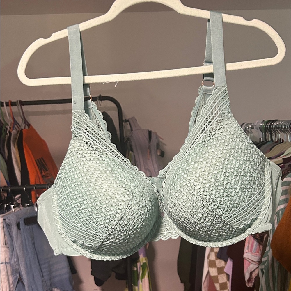 Elegant Lace Underwire Bra in Light Blue